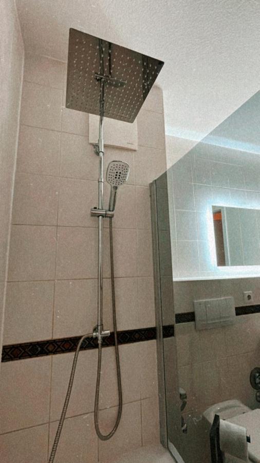 Schöne, Neu Sanierte Unterkunft In Belebter Region Apartment